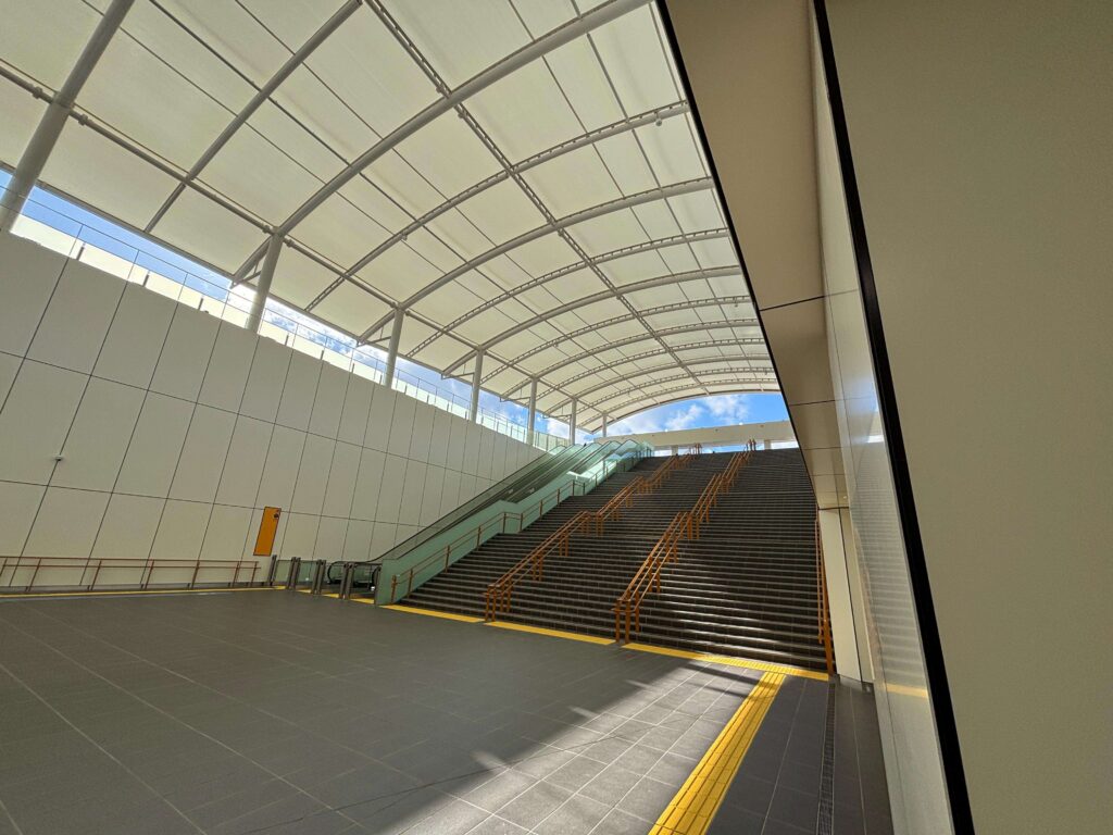 夢洲駅改札付近02